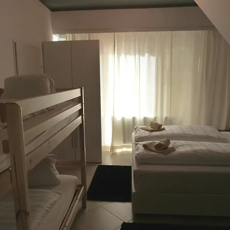 Low Budget Studio Leif By Ged * زيل أم سي